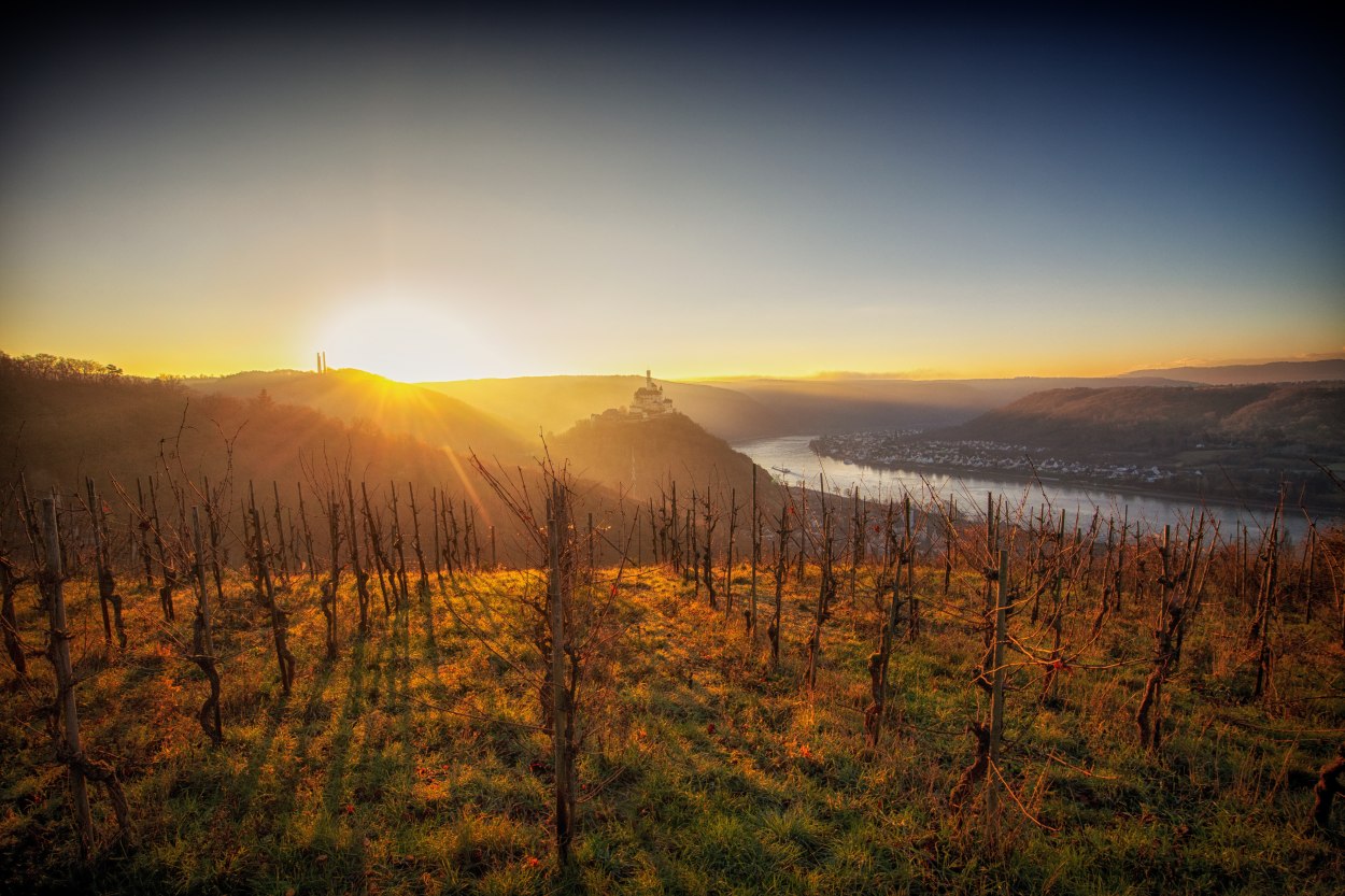 Blick auf Spay mit Marksburg | © Klaus Breitkreutz Lehmen Blick auf Spay mit Marksburg | © Klaus Breitkreutz Lehmen