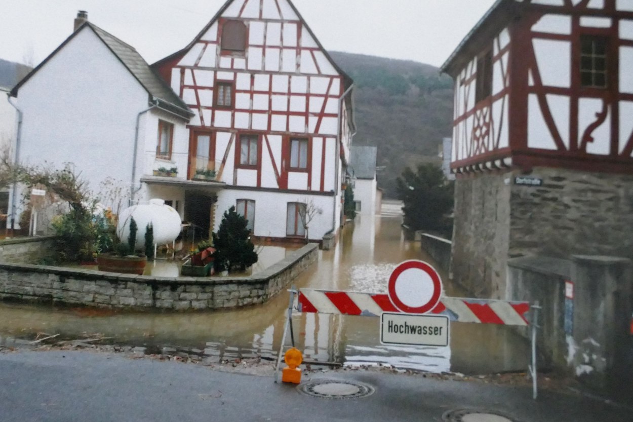 1995 Dorfstrasse / Rheinstrasse | © Klaus Nörtersheuser 1995 Dorfstrasse / Rheinstrasse | © Klaus Nörtersheuser