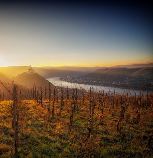 Blick auf Spay mit Marksburg | © Klaus Breitkreutz Lehmen