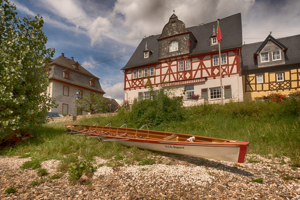 Rheinfront Spay mit Ruderboot | © Klaus Breitkreutz Lehmen