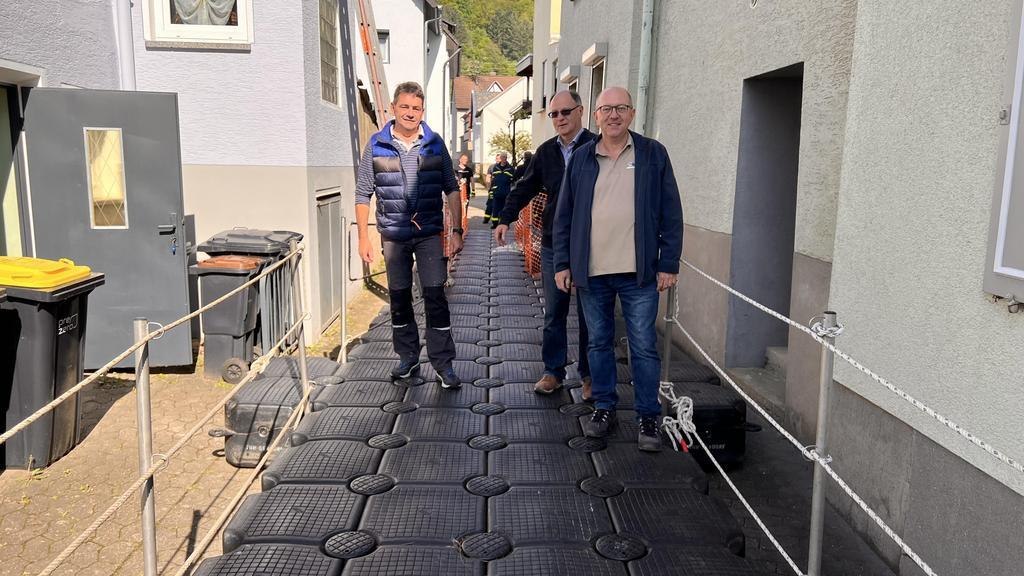 Aufbau Schwimmsteeg | © Ortsgemeinde Spay