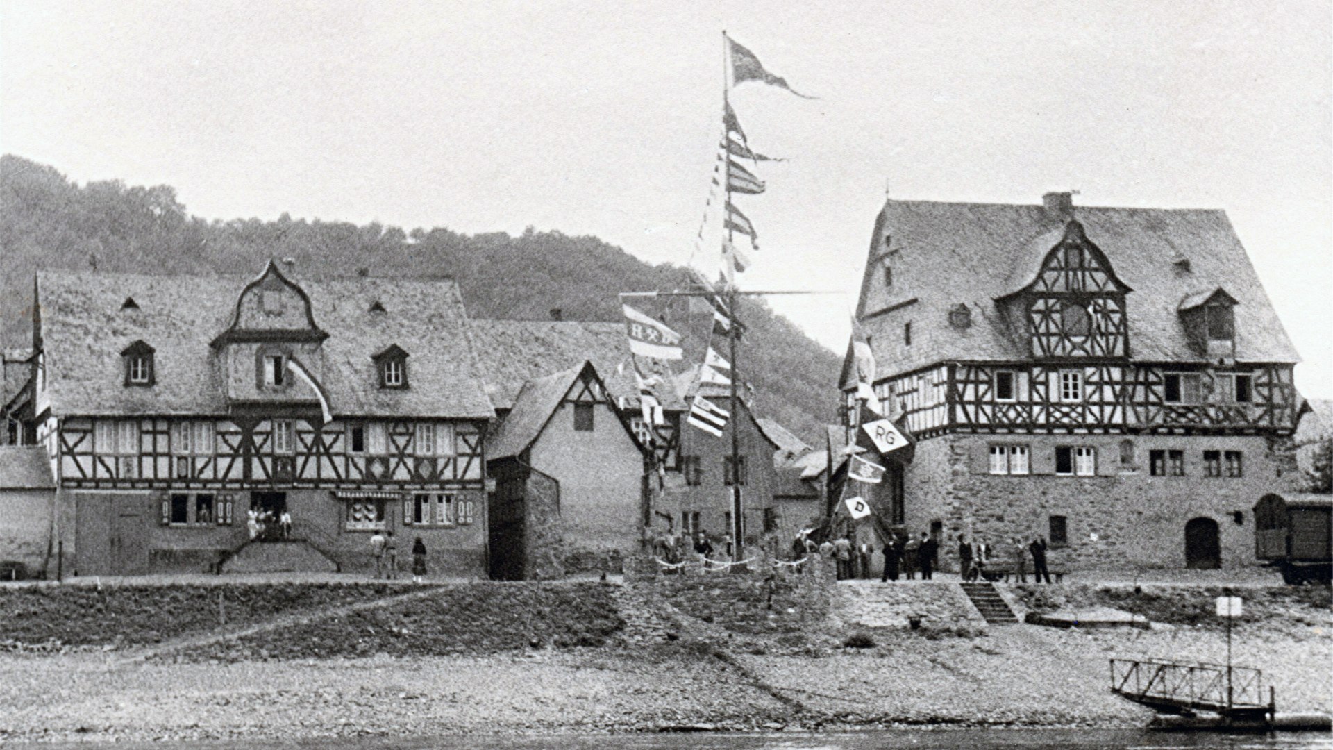 Fahnenweihe Schiffermast 1953 | © Bildarchiv Ortsgemeinde Spay Fahnenweihe Schiffermast 1953 | © Bildarchiv Ortsgemeinde Spay