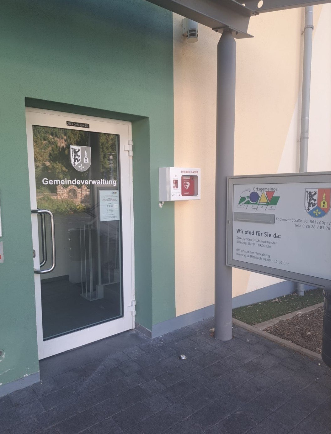 Defibrillator Eingang Gemeindezentrum | © Ortsgemeinde Spay