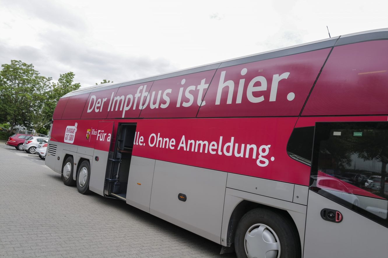 Impfbus | &copy; Ministerium f&uuml;r Wissenschaft und Gesundheit