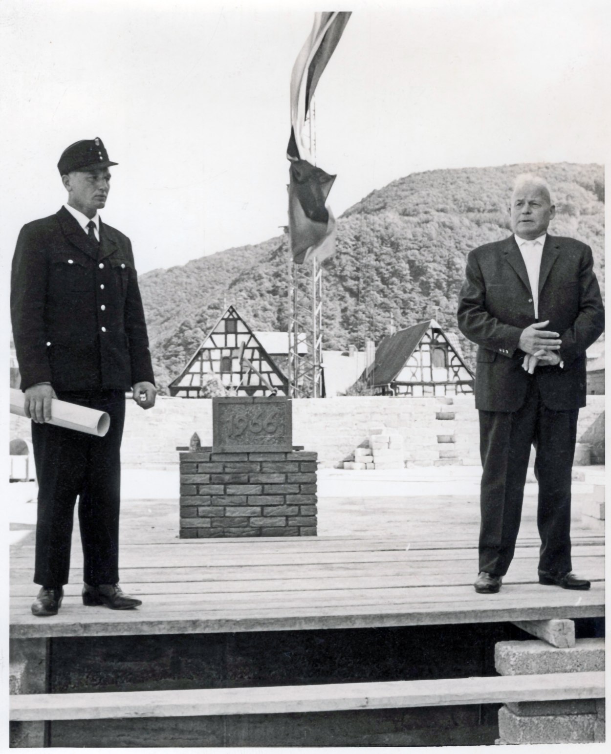 Grundsteinlegung Feuerwehr Spay August 1966 | © Bildarchiv Ortsgemeinde Spay Grundsteinlegung Feuerwehr Spay August 1966 | © Bildarchiv Ortsgemeinde Spay