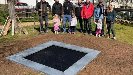 Übergabe Trampolin | © TuS Spay Sven Gerlach Übergabe Trampolin | © TuS Spay Sven Gerlach