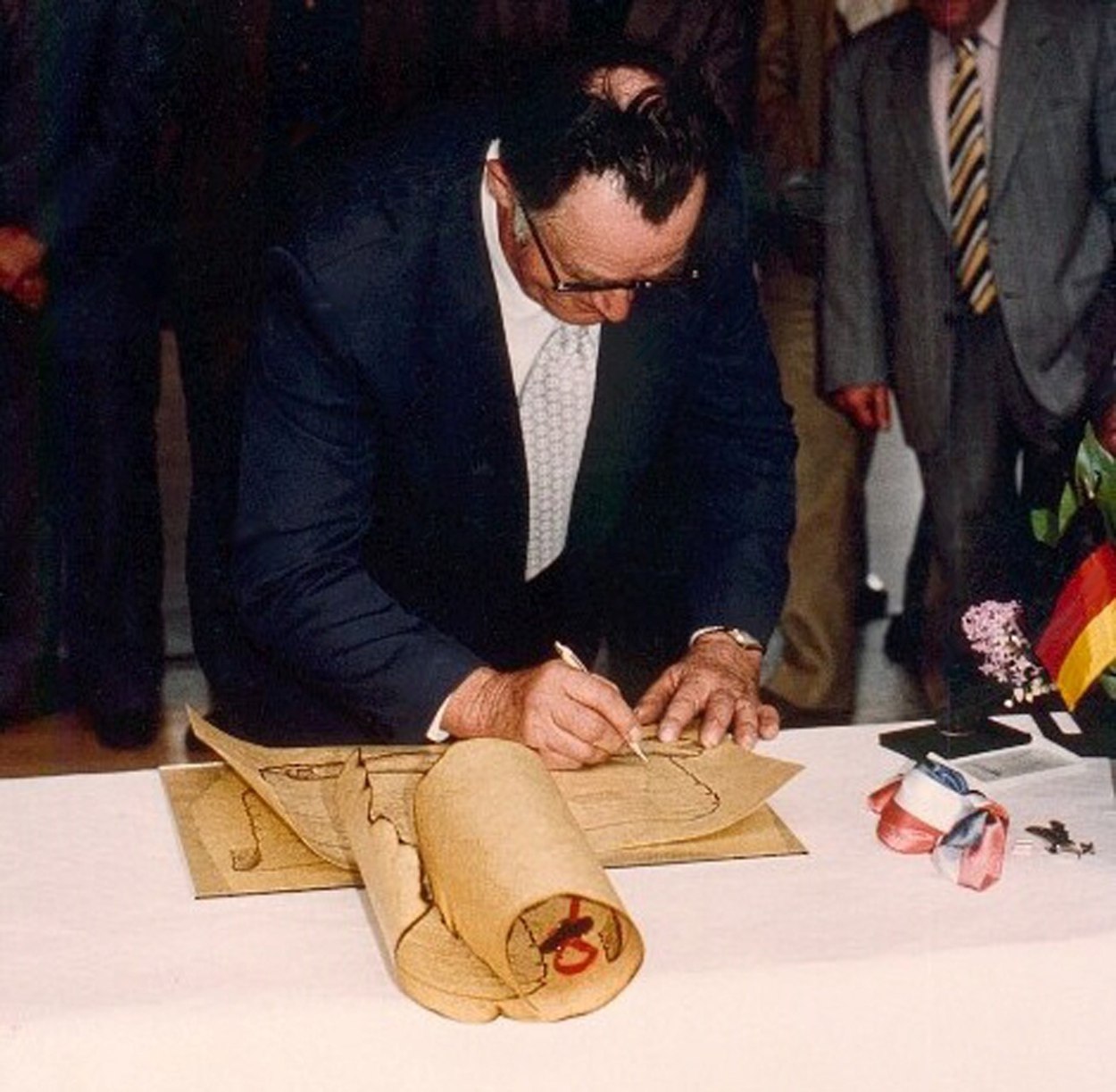 Unterzeichnung Robert Lauer | © Bildarchiv Ortsgemeinde Spay Unterzeichnung Robert Lauer | © Bildarchiv Ortsgemeinde Spay