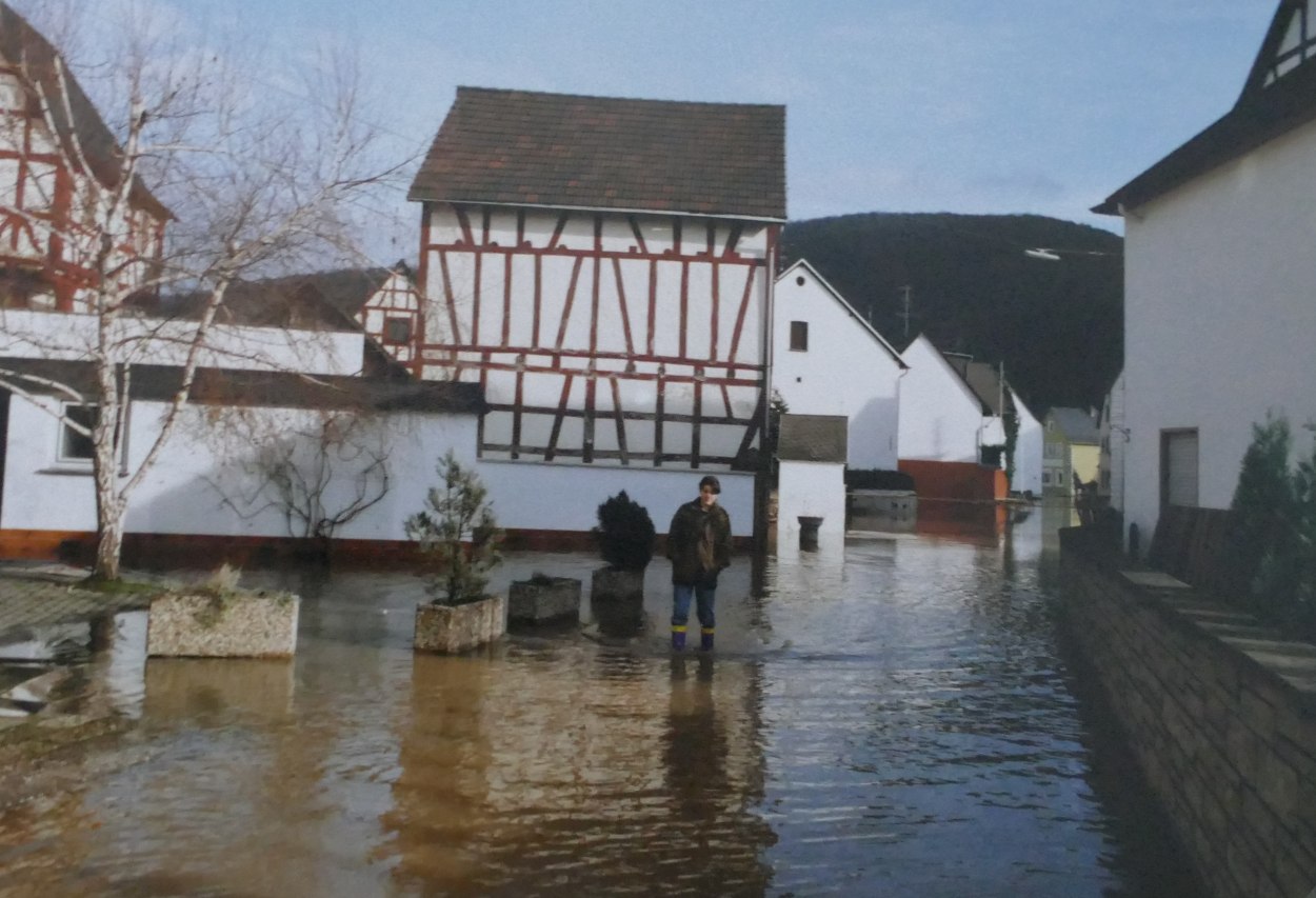 1995 In der Dorfstrasse | © Klaus Nörtersheuser