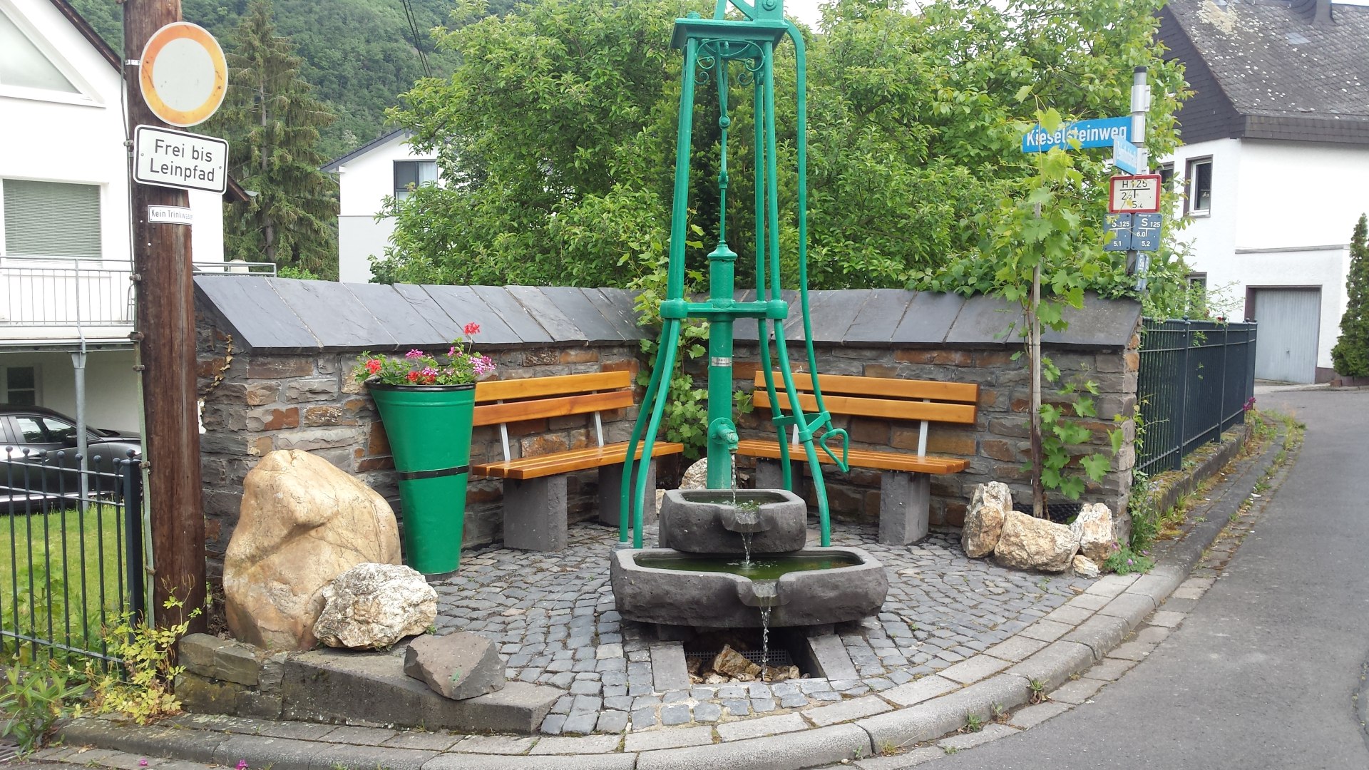 Brunnen Kieselsteiner Nachbarschaft | © Rudolf Weber Brunnen Kieselsteiner Nachbarschaft | © Rudolf Weber