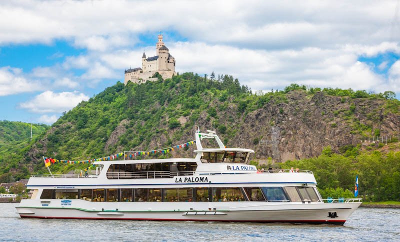 La Paloma vor Marksburg | © Marksburgschiffahrt Vomfell La Paloma vor Marksburg | © Marksburgschiffahrt Vomfell