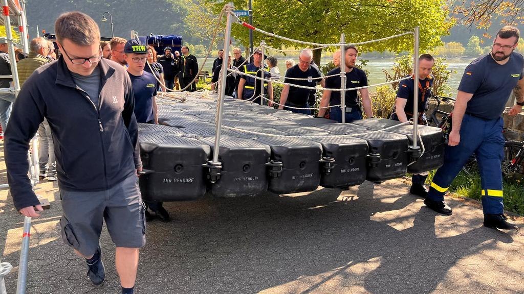 Aufbau Schwimmsteeg THW | © Ortsgemeinde Spay