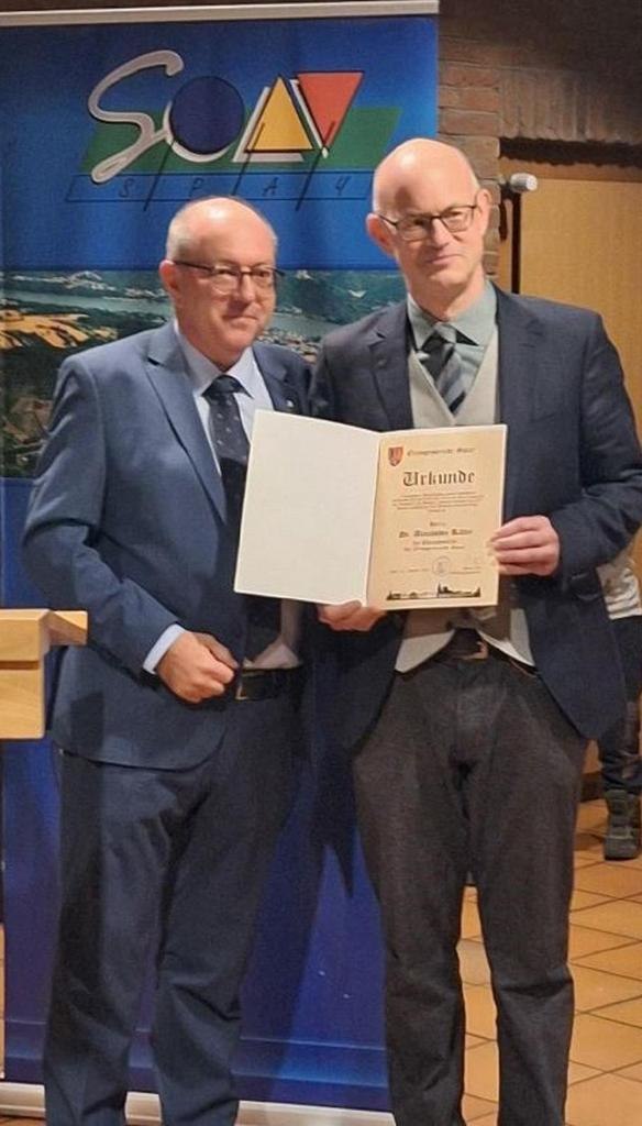 Ehrenplakette 2026 Dr. Alexander Ritter | &copy; Ortsgemeinde Spay