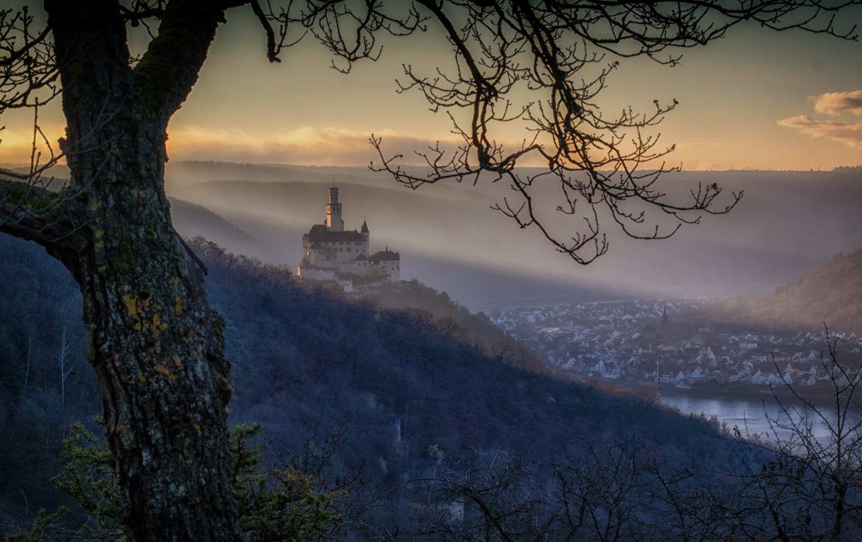 Wintersonnenwende Spay mit Marksburg | © Klaus Breitkreutz Lehmen