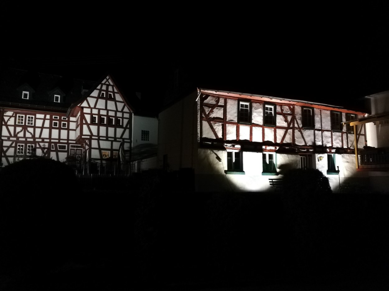 Fachwerkhäuser beleuchtet | © Bildarchiv Ortsgemeinde Spay