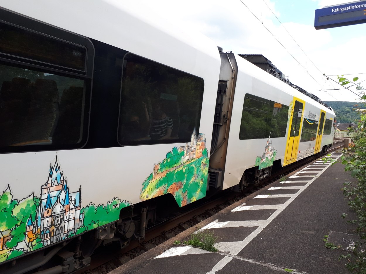 Mittelrheinbahn am Schienenhaltepunkt Spay | © Thomas Becker