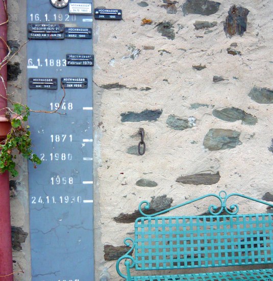 2008 Hochwassermarke Haus Rheinufer 19 | &copy; Bildarchiv Ortsgemeinde Spay