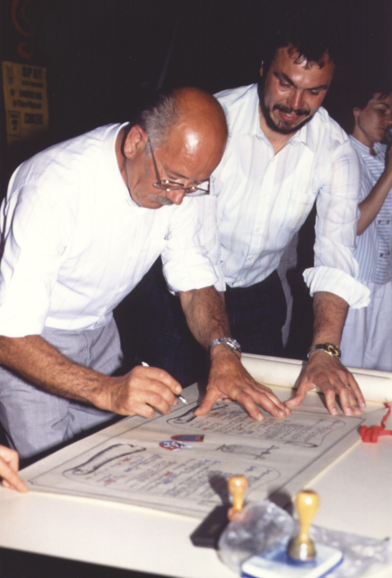 1988 Unterzeichung Partnerschaftsurkunden der beiden Musikkapellen | © Stefan Vaßen 1988 Unterzeichung Partnerschaftsurkunden der beiden Musikkapellen | © Stefan Vaßen