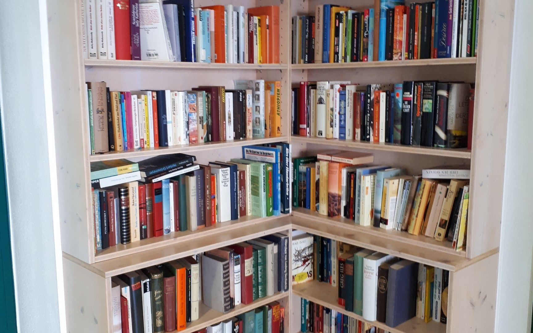 offener B&uuml;cherschrank | &copy; Thomas Becker