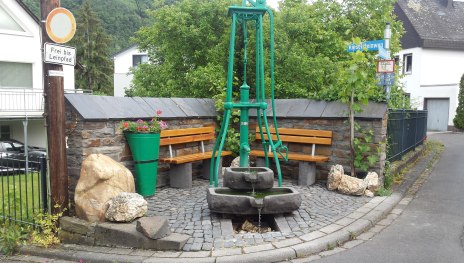 Brunnen Kieselsteiner Nachbarschaft | &copy; Rudolf Weber