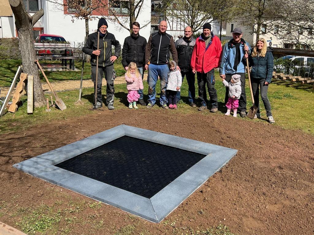 Übergabe Trampolin | © TuS Spay Sven Gerlach